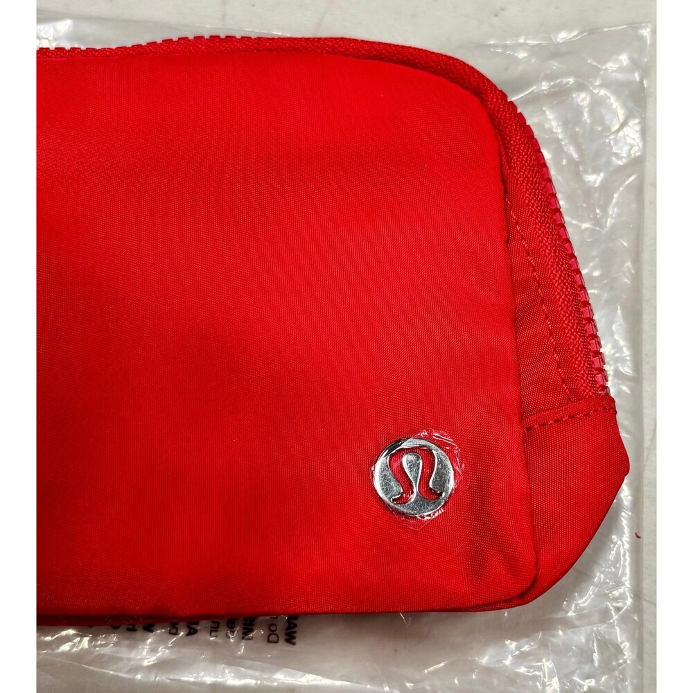 Lululemon Everywhere Belt Bag 1L Red NWT - Picture 3 of 7